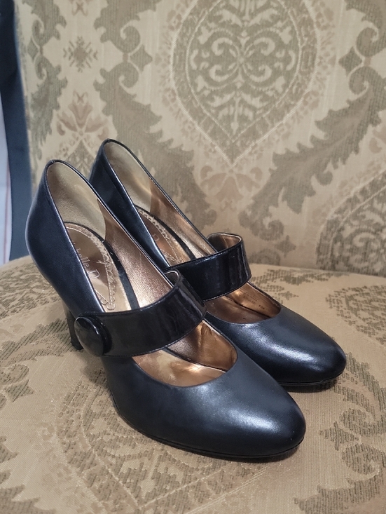 Michelle D Shoes - Michelle D Black Mary Jane Heels with Button Strap